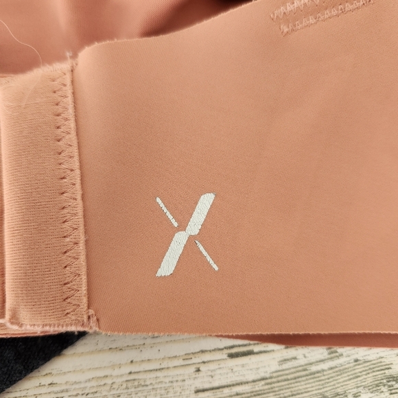 Knix Evolution Wireless Bra Reversible Size 7 - Picture 6 of 7